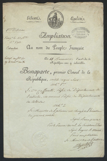 Le secrétaire d'Etat auprès du ministre de l'intérieur signe cette ampliation au nom de Napoléon Bonaparte, Premier Consul.
