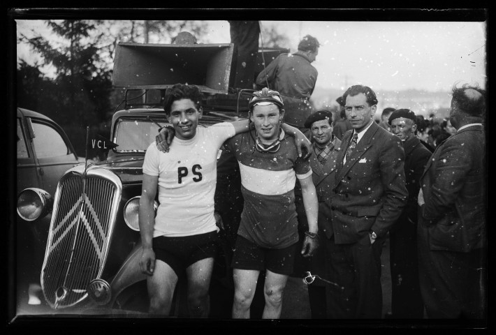 Course cycliste à Fervaques : prix du Vélo Club de Lisieux (VLC) (photos n°5214 à 5222)