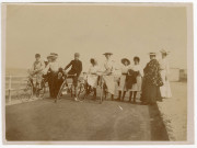 Personnes à vélo à Luc-sur-Mer (n°309 à 314)