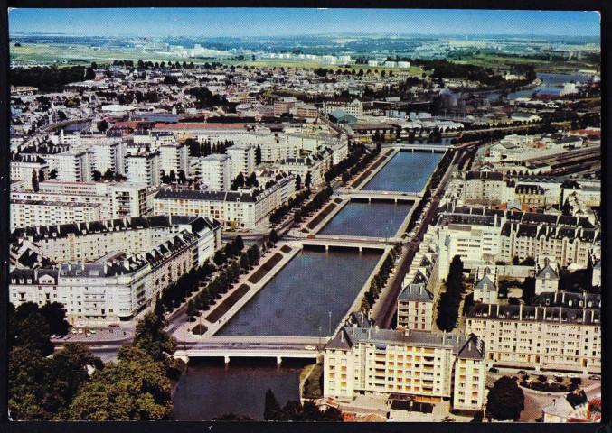 Reconstruction : nouveaux immeubles rue Saint-Jean, avenue du 6 juin, place de la Résistance et (avenue) Sévigné (n°2397 à 2398, 2473 à 2482)