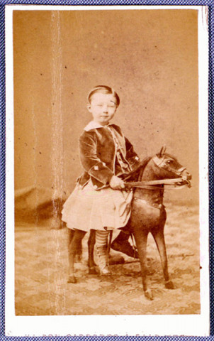 Un album de 92 portraits de la famille de Bérenger et alliés (photos-cartes)