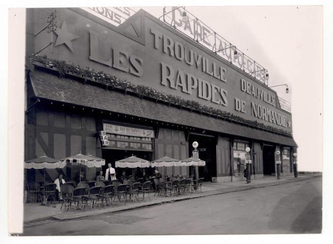 Gare routière de Trouville-Deauville (photos 7 à 13).
