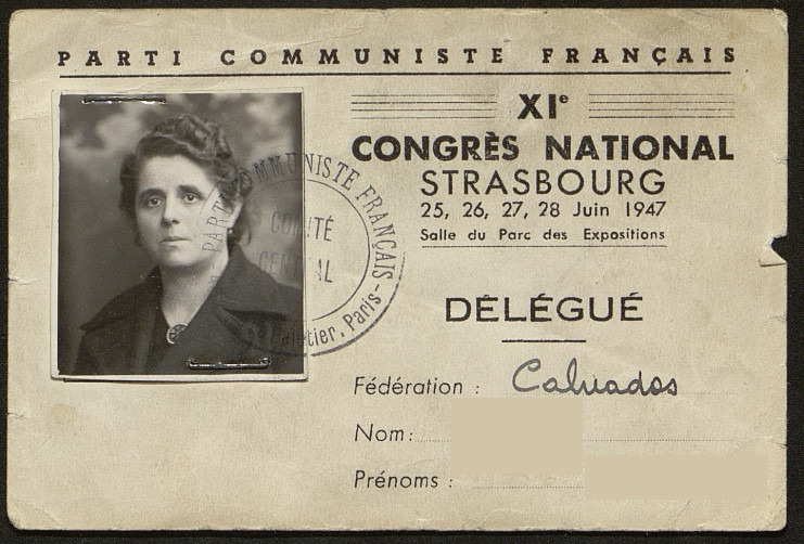 Carte de délégué pour le congrès national du Parti communiste français ayant eu lieu à Strasbourg du 25 au 28 juin 1947. Carte avec photo et anonymisée.