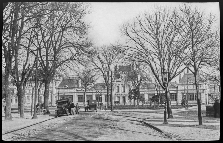 Caen : Ecoles (photos n°166,185 et 195)