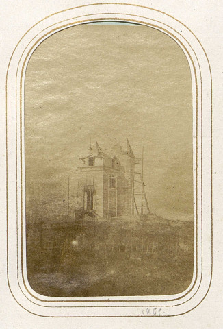 Album d'Alfred Coulon : villa à Cabourg ; vues de Cabourg, Dives-sur-Mer, Houlgate, Villers-sur-Mer et Trouville ; photomontages ; photos de famille.