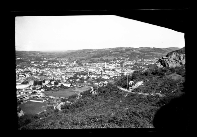 Vues générales de Condé-sur-Noireau en ruines (photos n°45 à 59)