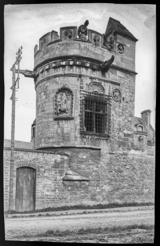 Caen : Manoir des gens d'armes et sa tour (photos n°204 et 221)