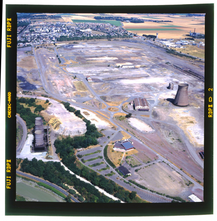 Photographie aérienne de Marcel Chevret représentant le site de la Société Métallurgique de Normandie démantelé, 1996, 113Fi/1