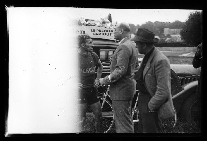 Courses cyclistes non identifiées (photos n°3573, 3592)