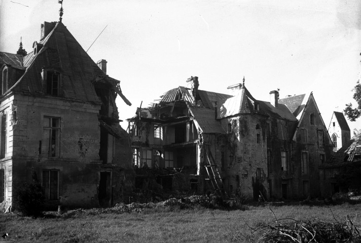 Château de Louvigny en ruines (photos n°1 à 3)