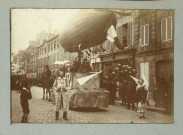 "Cavalcade des étudiants" de Caen (avec le "char d'Algériras", "Don Quichotte", "le Rosier de Louvigny", le char de "la Médecine" et le "Demi-Sang") (photos n°684 à 695)