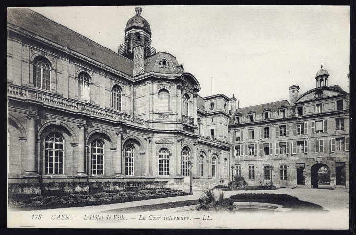 Ancien Hôtel de ville (cour intérieur, musée) (n°2828 à 2829, 2831 à 2844)