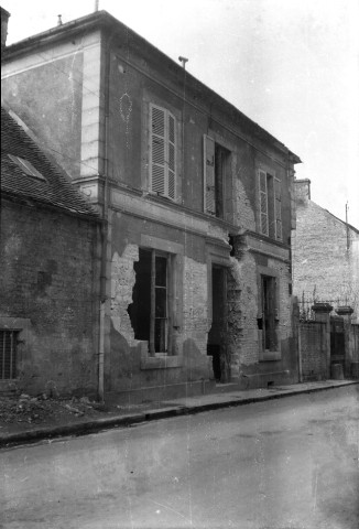 Maisons, commerces, rues et monuments en ruines suite aux bombardements de 1944 (photos n°47 à 71)