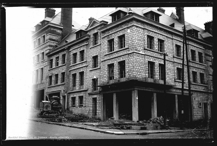 Immeubles à l'angle des rues au Char et Henry-Chéron (photos n°452 à 454)