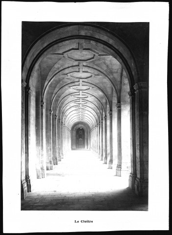 22 - Abbaye aux Hommes. Le cloître