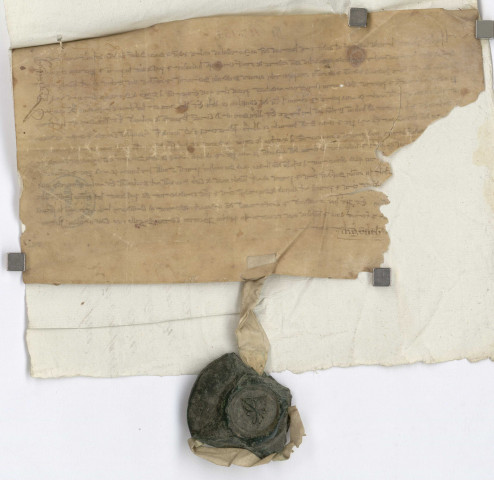 Argentan, avec deux chartes scellées de Henri le Maréchal seigneur de Say (sceau équestre, LA pl. 13, fig. 8-9). Les sceaux sont endommagées mais encore lisibles.