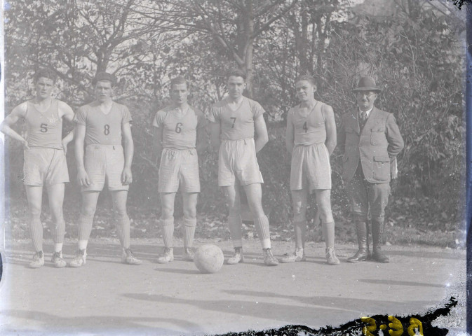 Basket-ball : scènes de match et photos d'équipe (photos n°1 à 36)