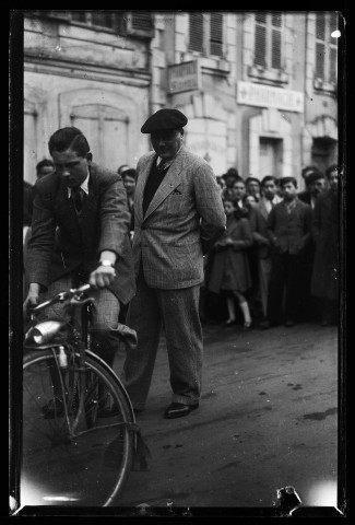 Une fête (?) du Vélo Club Lexovien (concours d'agilité ? jeux d'adresse) (photos n°6204 et 6205 ; 8638 et 8639)