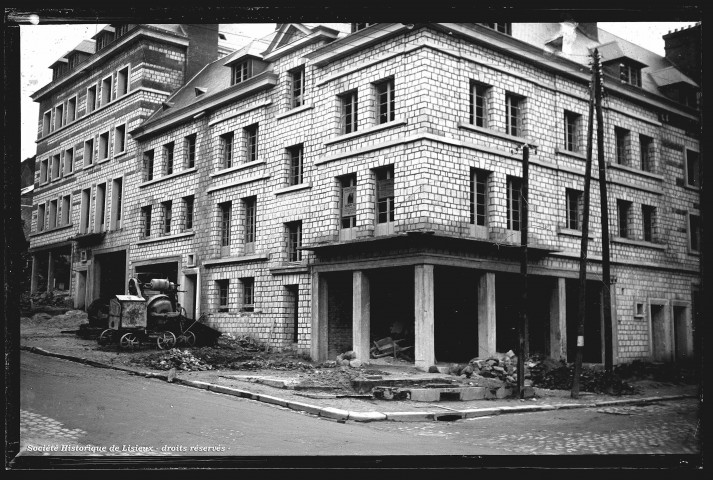 Immeubles à l'angle des rues au Char et Henry-Chéron (photos n°452 à 454)