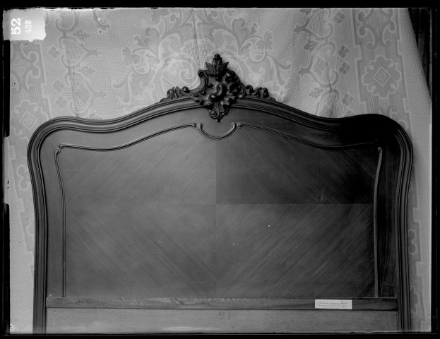 Boutique de Louis-Émile Cloutier au 16 rue de Falaise, oncle de Charles Morin : employées, devanture et tête de lit (photos n° 1 à 7)