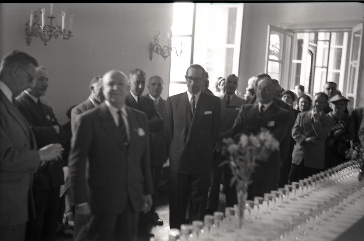 Banquet et discours à la mairie et aux Halles de Falaise à l'occasion du meeting aérien "24h de Falaise" (Maurice Nicolas, Paul Galland, Léon Bathiat) (photos n°303 à 316)