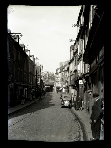 Vues prises du 85 bis rue de Falaise avant et après les bombardements de 1944 (photos 61 et 62).