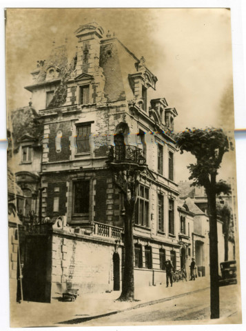 Villa Baumier, 4 avenue de Bagatelle (n°129 à 130) (siège de l'État-major de la 716e division d'infanterie allemande)