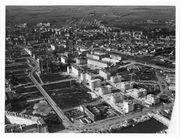 Vue aérienne du quartier Saint-Jean et du quartier du port (photo n°166)
