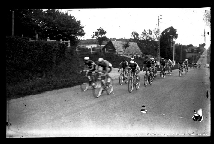 Course cycliste de l'Entente cycliste lexovienne (ECL) à St-Denis-de-Mailloc (photos n°2080 à 2085)