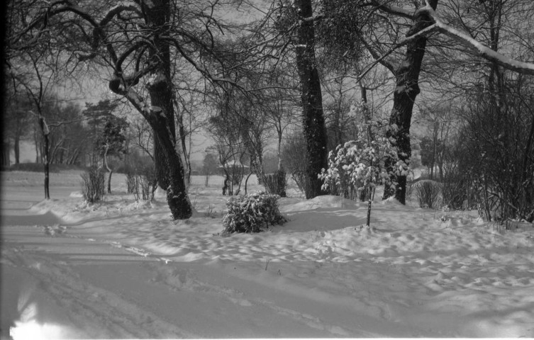 Vues des quartiers du Château de la Fresnaye, du jardin public et de la gare (photos n°107, 145 à 168, 170 à 191, n°584 à 597)