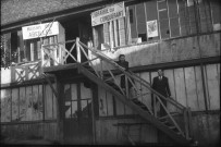 Commerçants, commerces et stands de foire à Falaise (dont baraquements provisoires de la Reconstruction) (photos n°385 à 402, 404)