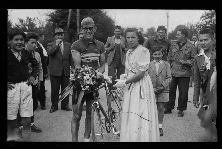 Fête à Beuvillers : course cycliste, reine et fanfare (photos n°7211 à 7217)