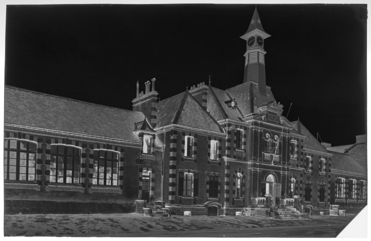 Mondeville : mairie, école de filles, Société Métallurgique de Normandie, château Pennard, quartier de la Clopée, rue des Roches, église, four à ban, commerces, maisons, calvaire (photos n°57 à 83)