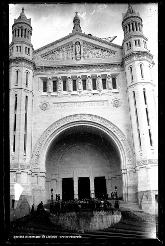 Parvis de la basilique (photo n°967)