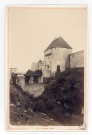 3 - Caen. Le château fort. (Pont levis, porte et rempart du château, vus des fossés en contre-bas.)
