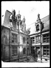 L'Hôtel d'Escoville avant et après les bombardements.