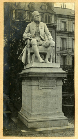 Place royale, statue d'Auber, kiosque, rue de Strasbourg à Caen (photos n°94 à 96).