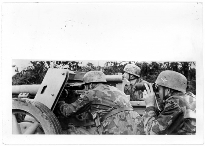 Parachutistes allemands sur le mur de l'Atlantique (photo 308)