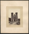 Photographie de l'Abbaye-aux-Dames de Caen, depuis la place de la reine Mathilde, par Edmond Bacot (photo n°6) .