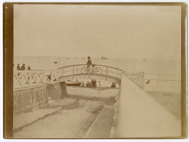 Luc-sur-Mer : brèche de Quilhoc, gare, course à pied et fête sur la plage (n°82 à 87)