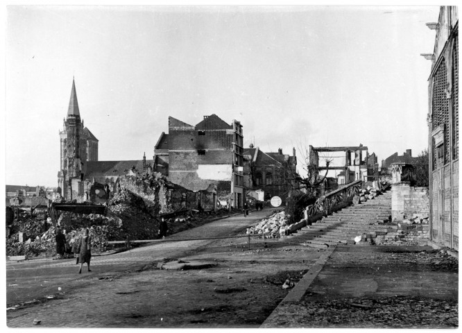 La ville de Lisieux touchée par les bombes (photo 327)