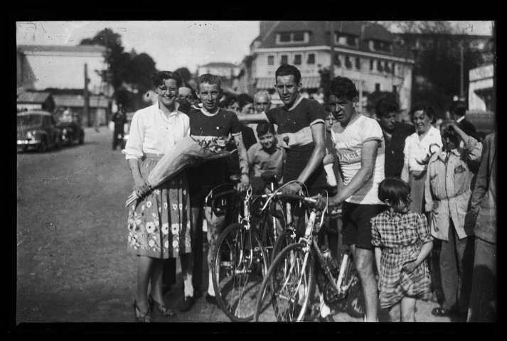Course cycliste du Vélo Club Lexovien (VLC) (photos n°8732 et 8733, 8739)