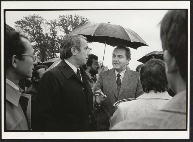 Déplacements en France: visites de ville et/ou réunions, dont visite à Marseille avec Gaston Defferre, et visite à Vitré avec P. Méhaignerie.