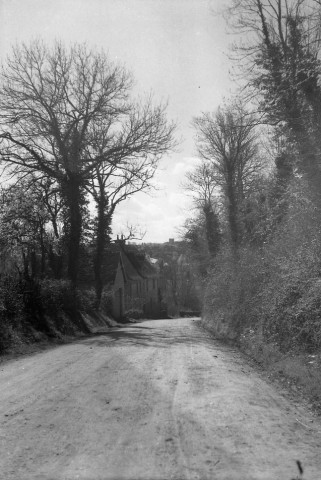 Vues lointaines de Falaise avec arbres en fleurs (photos n°133 à 144)
