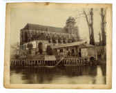 22 - Vue d'ensemble de l'église de Pont-l'Evêque, par Henri Magron