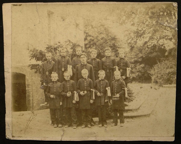 Elèves et enseignants de l'Institution Sainte-Marie (école-collège-lycée) à Caen vers 1886-1925 (photos 531 à 558).