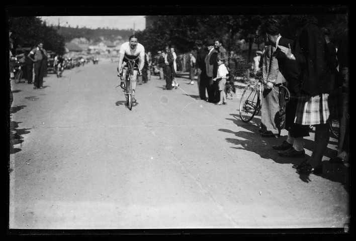 Course cycliste de vétérans et course de triporteurs à Lisieux (photos n°8003 à 8008, 8011 à 8015)