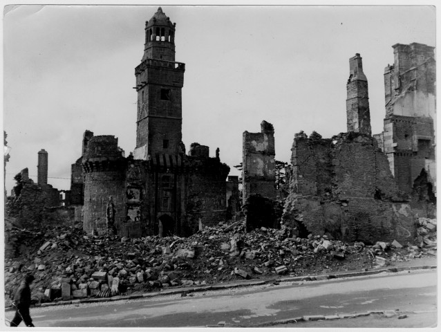 3 - Falaise après les bombardements de 1944