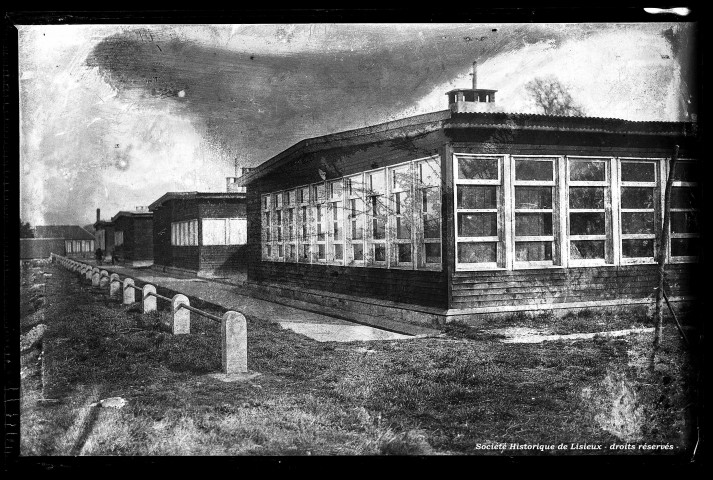 Baraquements ONCOR (Organisation Nationale pour les Cantonnements des Ouvriers de la Reconstruction) (photos n°772, 1142, 1143, 1146)