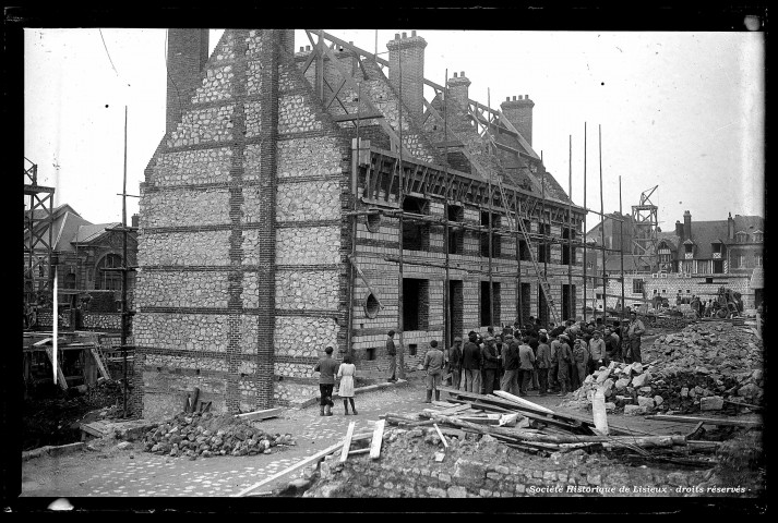 Immeuble édifié par l'Association Syndicale de Reconstruction (photos n°385 à 387, 393, 397 à 402)